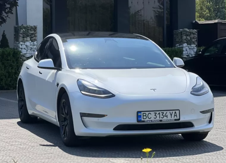 Tesla Model 3 2019 года