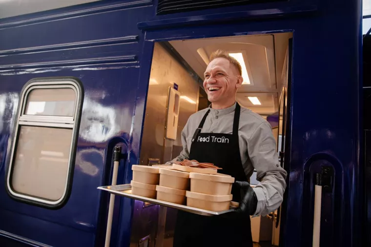 Укрзализныця создала поезд-кухню | Фото: Укрзализныця