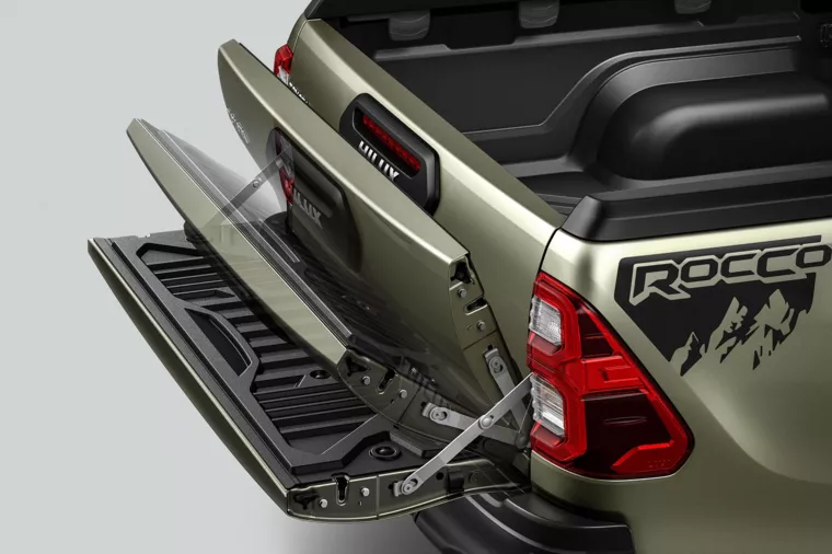 Toyota Hilux Z Revo ROCCO Edition багажник