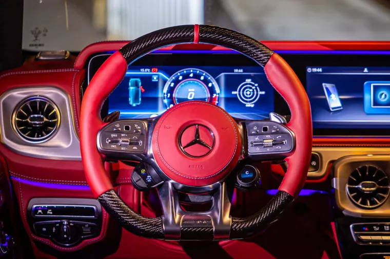 Первый экземпляр Mercedes-AMG G63 в кузове кабриолет получил интерьер красного цвета