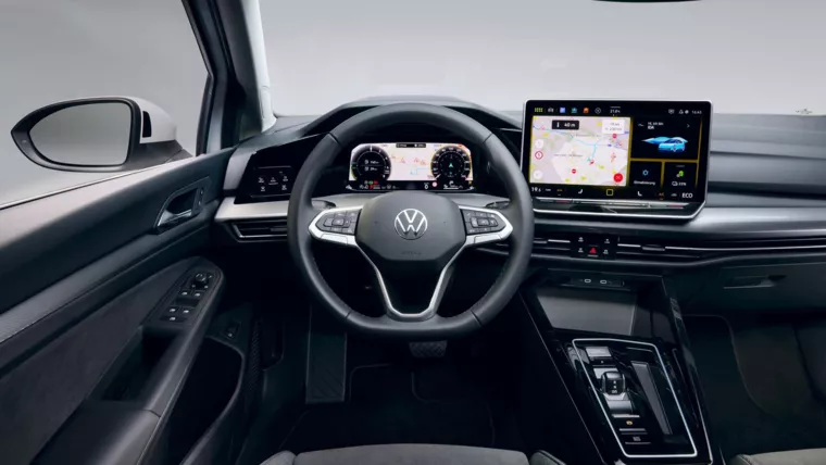 Volkswagen Golf 2024 интерьер