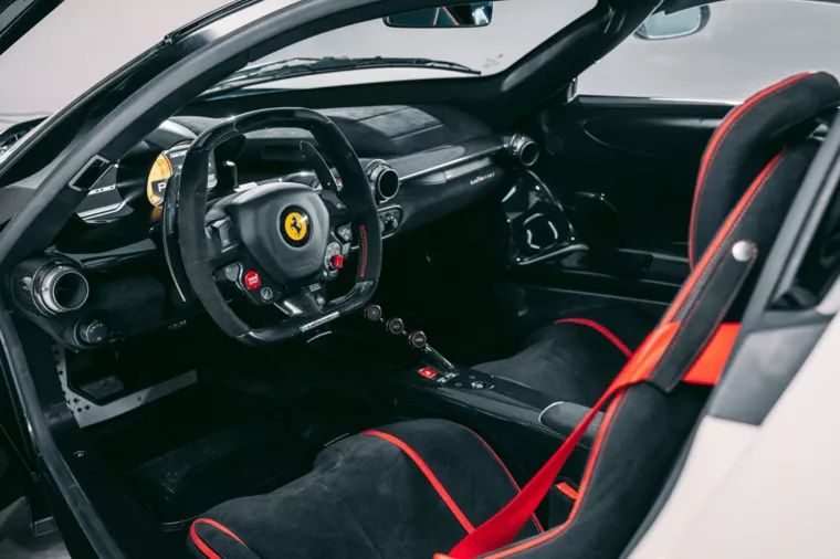 Ferrari LaFerrari интерьер