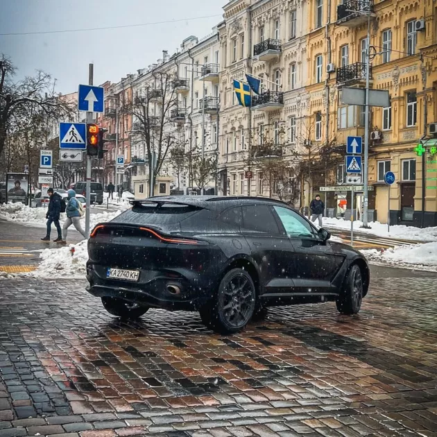 Aston Martin DBX в Киеве