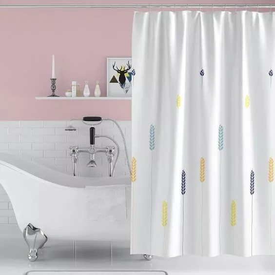 Для ванни краще підійдуть штори з швидковисихаючої тканини